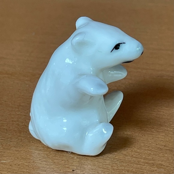 Ceramic Polar Bear Figurine - Picture 2 of 5